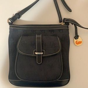 Dooney and bourke crossbody bag